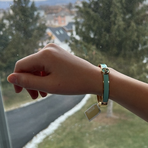 286- MICHAEL Michael Kors Haute Gold Tone AQUA Enamel Bangle Bracelet NWT - Picture 12 of 12